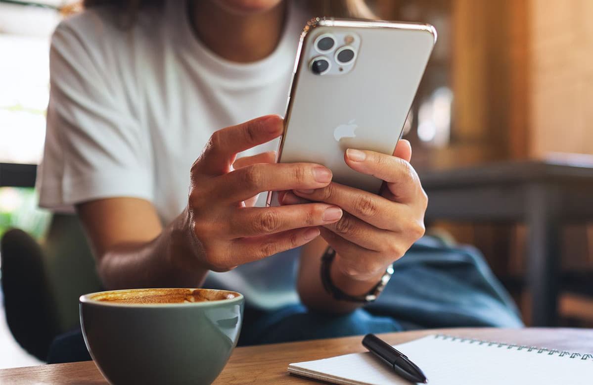 Keeping connected at a cafe